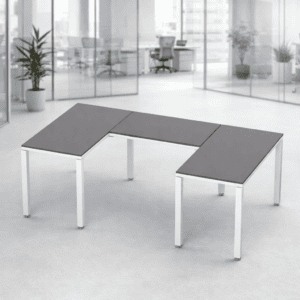 Mesa de oficina modular en espacio moderno y luminoso.