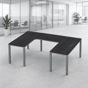 Mesa de oficina en forma de L para espacios de trabajo colaborativos y modernos.