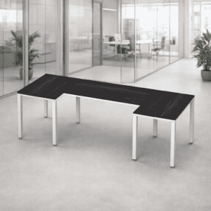 Mesa de oficina en forma de L con superficie de madera oscura y estructura metálica blanca, ideal pa.