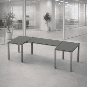Mesa de oficina moderna y funcional para ambientes laborales.
