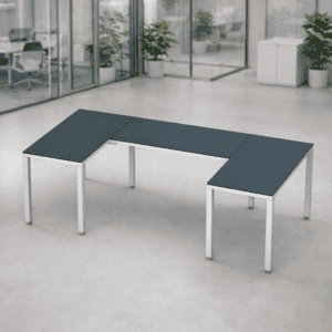 Mesa de oficina modular con superficie en color azul oscuro, ideal para espacios de trabajo colabora.