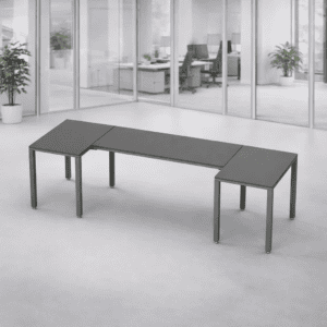 Mesa de oficina moderna y funcional en espacio corporativo.