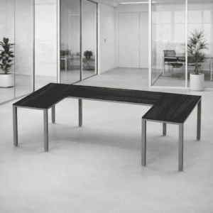 Mesa de oficina moderna en espacio de trabajo abierto, ideal para oficinas y salas de reuniones.