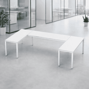 Mesa de oficina moderna y minimalista en espacio de trabajo.