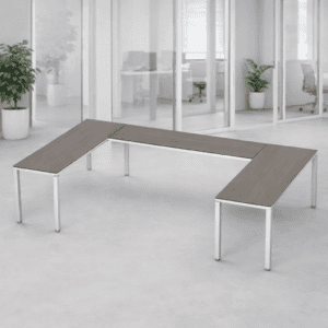 Mesa de oficina moderna en espacio de trabajo abierto, ideal para oficinas y salas de reuniones.
