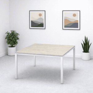 Mesa de oficina moderna y minimalista en espacio de trabajo elegante.