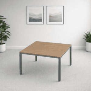 Mesa de oficina moderna y funcional en espacio minimalista.