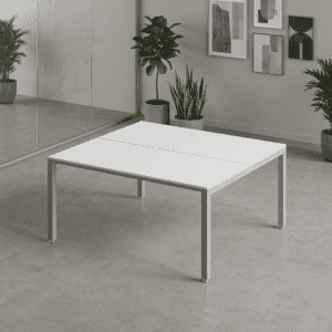 Mesa de oficina blanca moderna con diseño minimalista para espacios laborales.