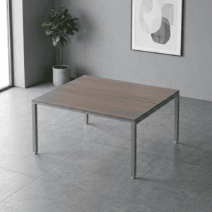 Mesa de oficina moderna y minimalista en un espacio de trabajo elegante.