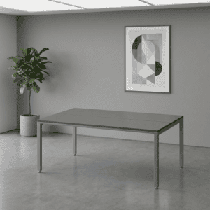 Mesa de oficina moderna en espacio minimalista y elegante.