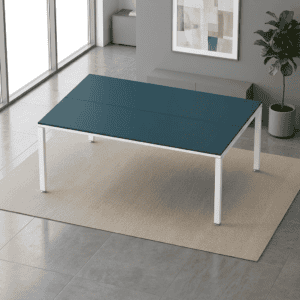 Mesa de oficina moderna con superficie azul y estructura blanca para espacios laborales.
