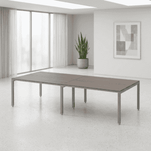 Mesa de oficina moderna en espacio minimalista con luz natural.