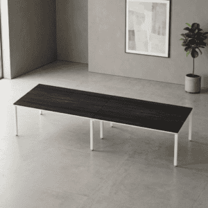 Mesa de oficina moderna con superficie de madera oscura y patas blancas para espacios de trabajo ele.