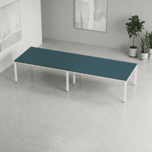 Mesa de oficina moderna y minimalista para espacios de trabajo.