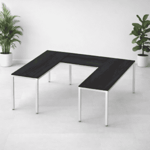 Mesa de oficina en forma de U para espacios de trabajo colaborativos y modernos.
