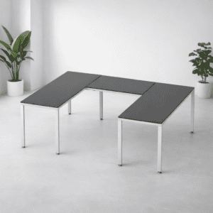 Mesa modular de oficina en espacio minimalista y moderno.