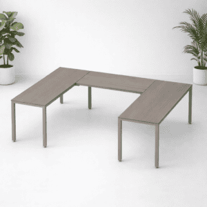 Mesa de oficina en forma de U con superficie de madera clara y estructura metálica para espacios de.