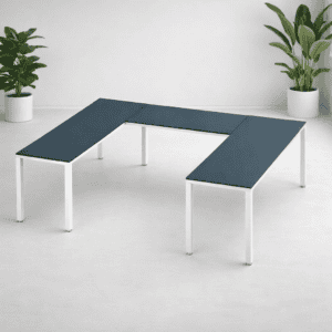 Mesa de oficina en forma de U, ideal para espacios de trabajo colaborativos y reuniones.