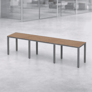 Mesa de oficina moderna y funcional para espacios de trabajo colaborativos.