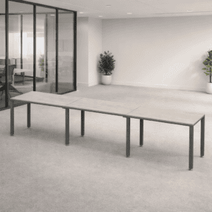 Mesa de oficina modular en espacio moderno y minimalista.