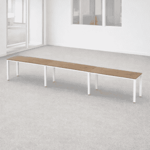 Banco de oficina con superficie de madera y estructura metálica blanca.