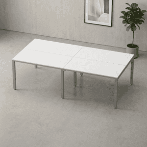 Mesa de oficina blanca con estructura metálica para oficina o sala de reuniones.