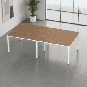 Mesa de oficina moderna con superficie de madera y estructura blanca para espacios de trabajo.