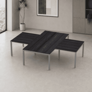 Mesa de oficina moderna con diseño en forma de cruz, ideal para espacios de trabajo colaborativos.