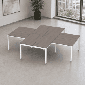 Mesa de oficina modular con superficie de madera y estructura metálica blanca para espacios de traba.