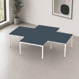 Mesa de oficina modular con superficie azul oscuro y estructura blanca.