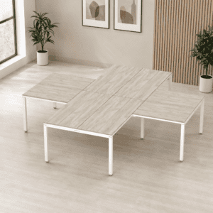Mesa de oficina moderna y funcional en espacio minimalista.