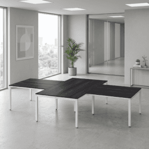 Mesa de oficina moderna y elegante en espacio de trabajo minimalista.