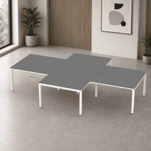 Mesa de oficina modular con superficie gris y estructura blanca para espacios de trabajo modernos.