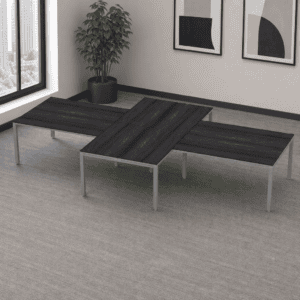 Mesa de oficina moderna con superficie de madera oscura y estructura metálica para espacios de traba.