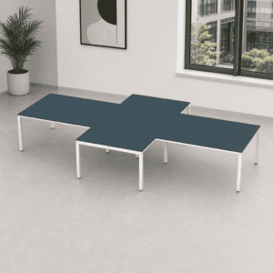 Mesa de oficina modular moderna para espacios de trabajo colaborativos.
