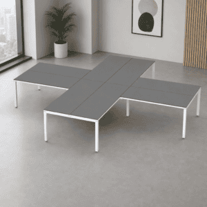 Mesa de oficina modular moderna y funcional en espacio minimalista.