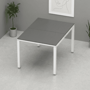 Mesa de oficina ajustable para trabajo ergonómico y comodidad.
