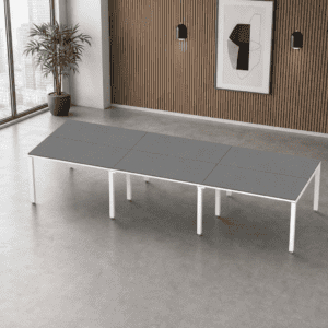 Mesa de oficina moderna y funcional en espacio de trabajo.