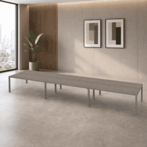 Mesa de oficina moderna y minimalista en espacio luminoso y elegante.