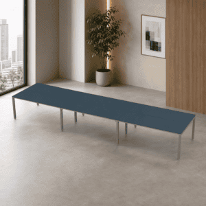 Silla larga de oficina moderna y minimalista en color azul con estructura metálica, ideal para espac.